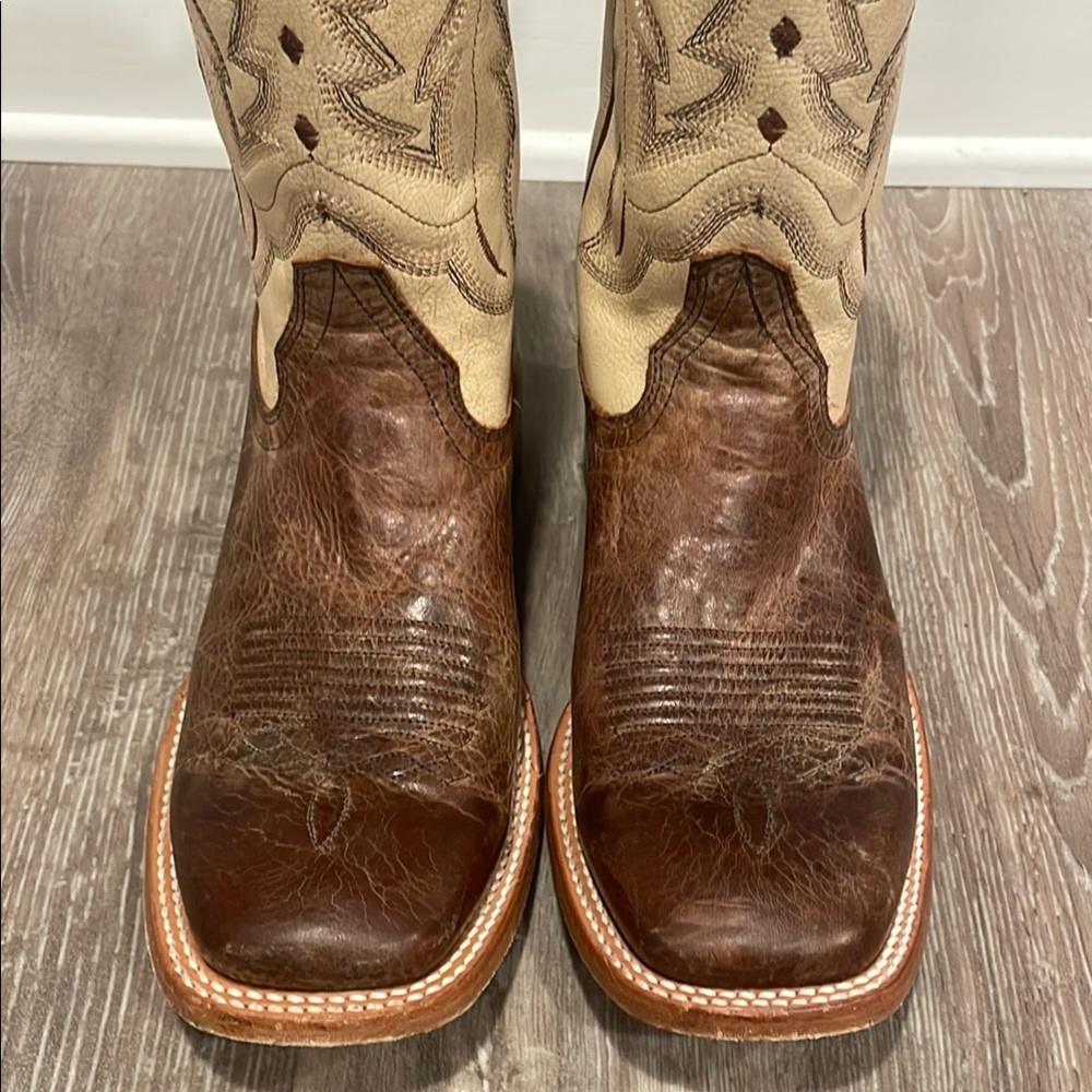 Brown and Cream Cowboy Western Boots with Decorative Stitching - Picture 8 of 8